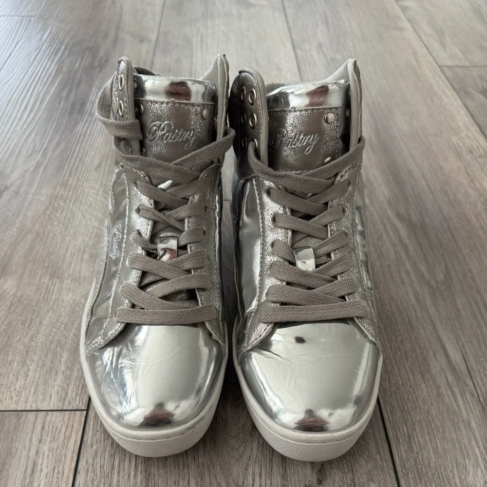 Pastry‎ Gray and White Sneakers